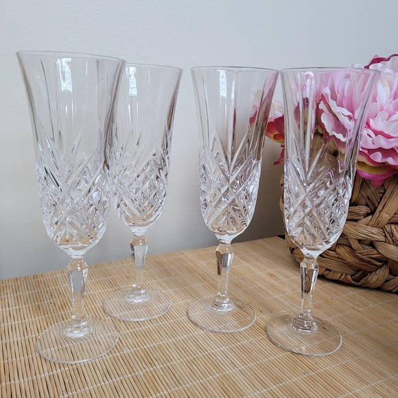Crystal Champagne Glasses Set of 4 *NWT* - Picture 7 of 10